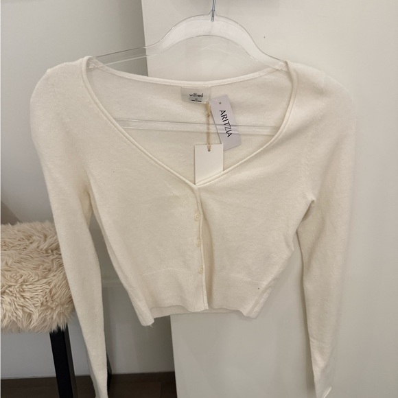 Aritzia Sweaters - Aritzia Cream Fitted Crop Blouse